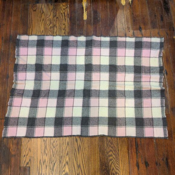 Amana Woolen Mills Wool Blend Knit Blanket Multicolor 46x39 Plaid Made USA - Picture 2 of 5